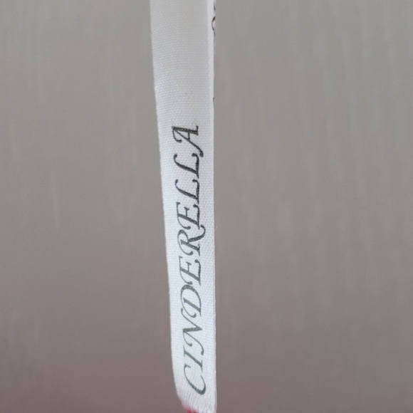 Beautful red dress - Picture 8 of 8